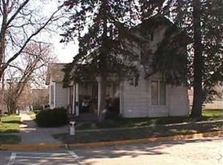 402 W Cook St, Portage, WI 53901