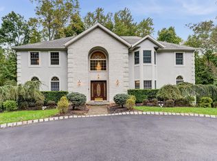 34 Takolusa Dr, Holmdel, NJ 07733