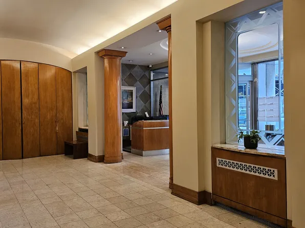 301 East 48th Street image 2 of 23