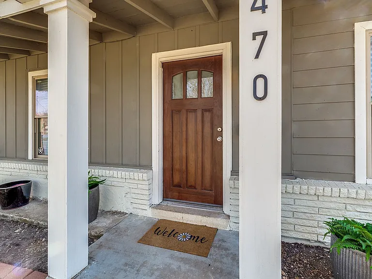 470 Dresden Dr — Photo 23