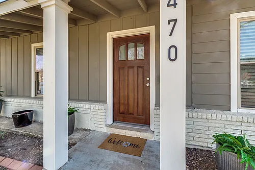 470 Dresden Dr Photo 1