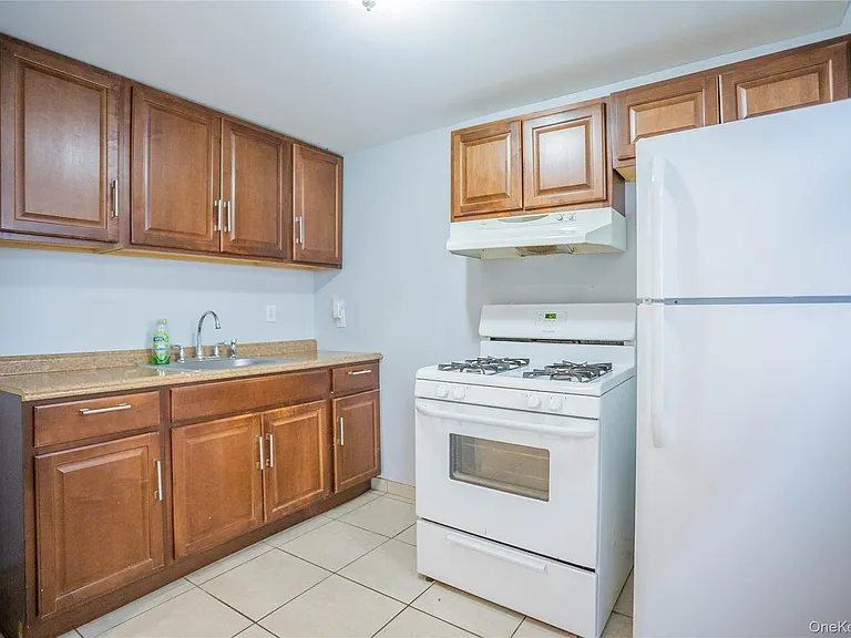 237 E Broadway #LOWER — Photo 7