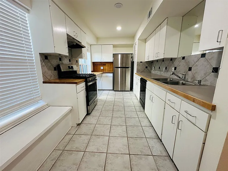 2309 Sheridan St — Photo 11