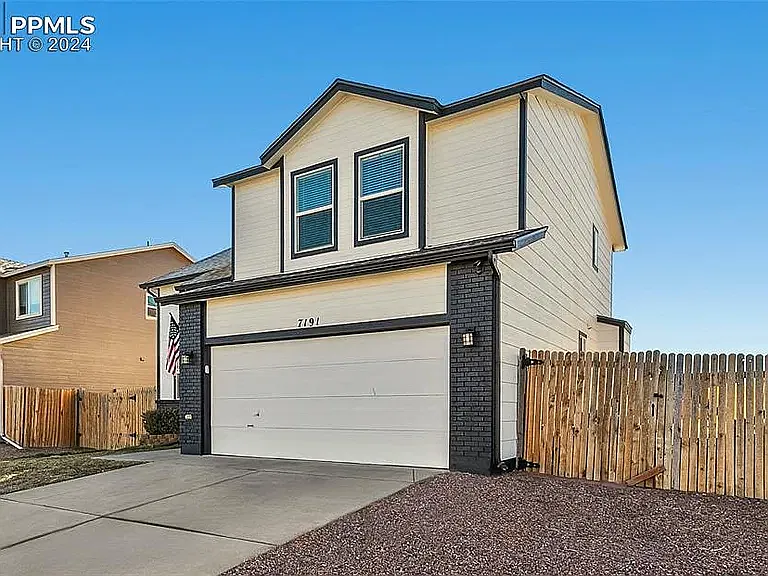 4 bed, 2468 sqft, $2,450 — Photo 2