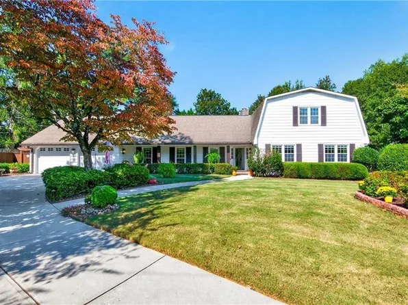 200 Bent Grass Dr, Roswell, GA 30076