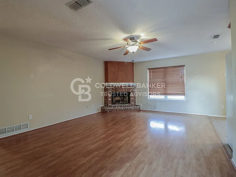 801 Ironton Dr — Photo 2