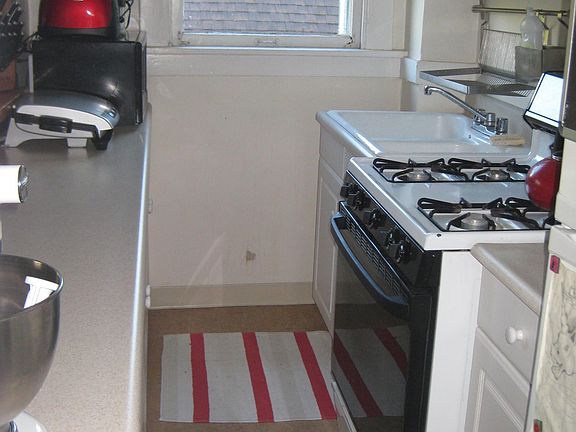 5th image of 2156 8th Ave W #8