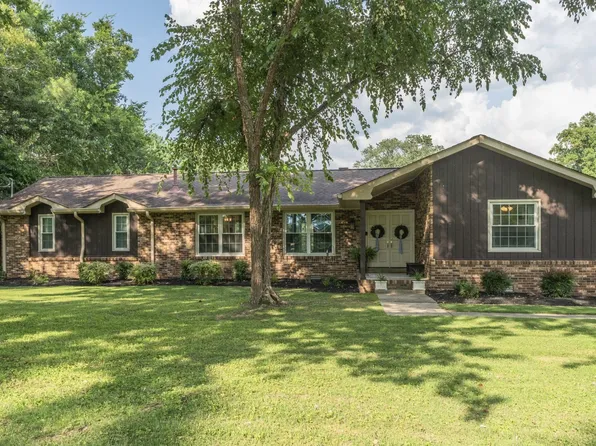 149 Indian Lake Rd, Hendersonville, TN 37075