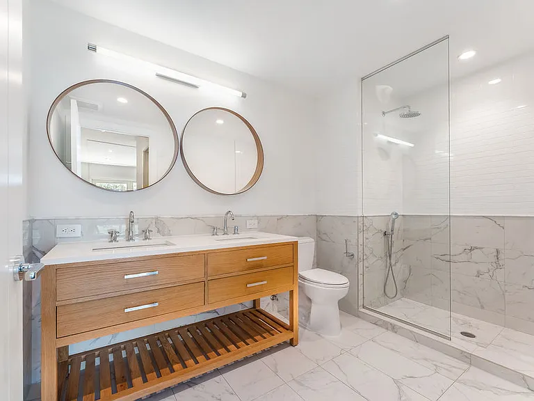 372 9th Luxury Rentals — Photo 56
