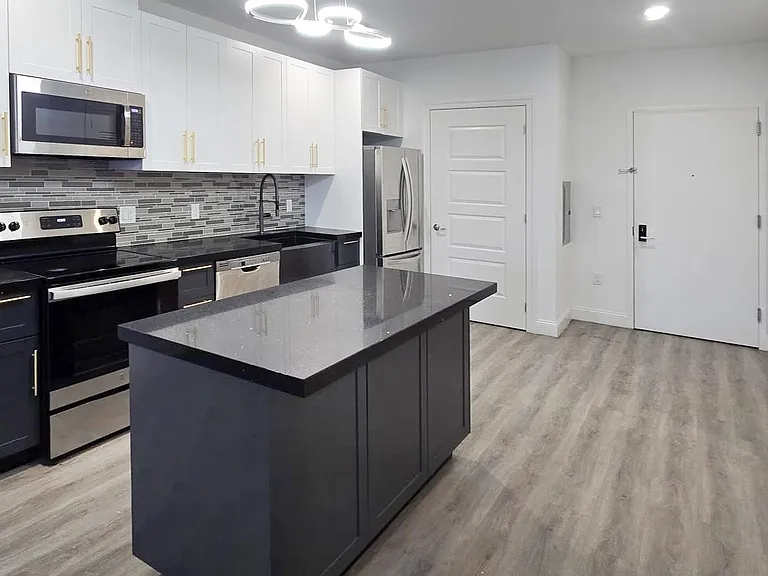 211 Baldwin Ave #403 — Photo 21
