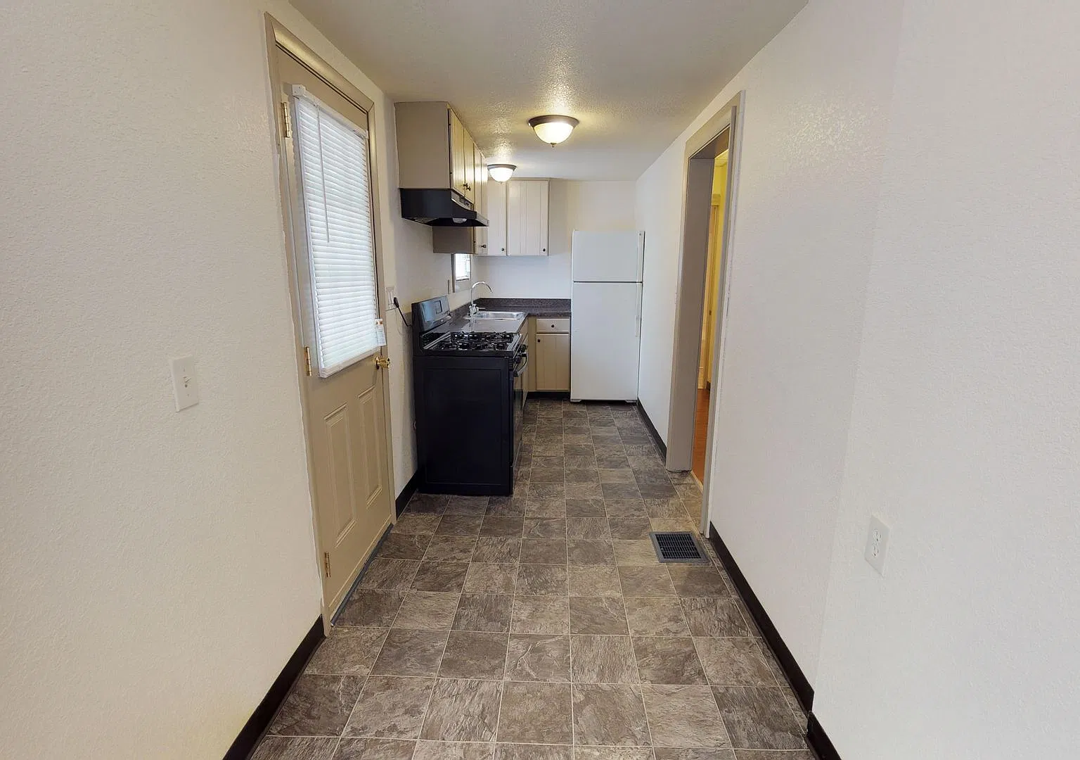 464 Poplar — Photo 2