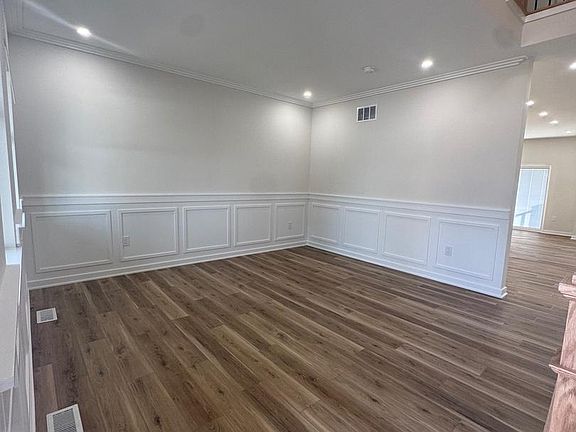 3rd image of 229 Ridge Ave