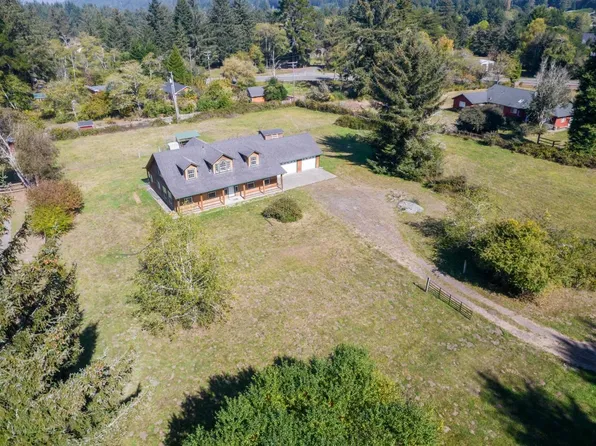 200 Schlack Ln, Crescent City, CA 95531