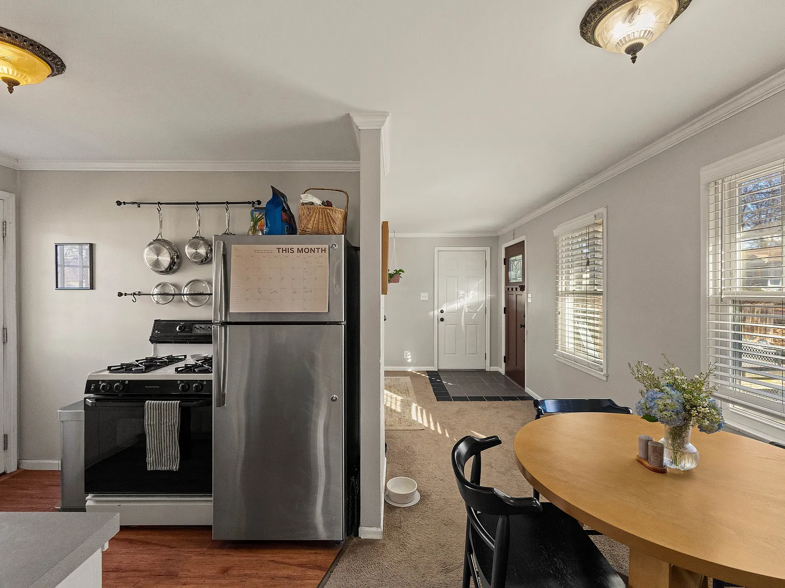 2 bed, 750 sqft, $1,599 — Photo 3