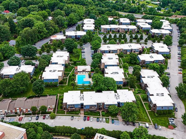 2 Stonehenge Cir APT 9, Pikesville, MD 21208