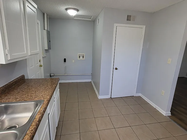 6149 Commodore Dr — Photo 7
