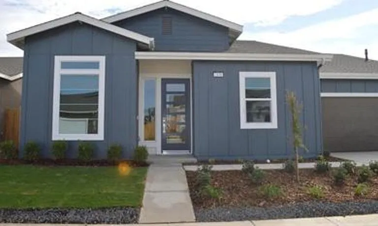 2430 Bastidas Dr — Photo 2