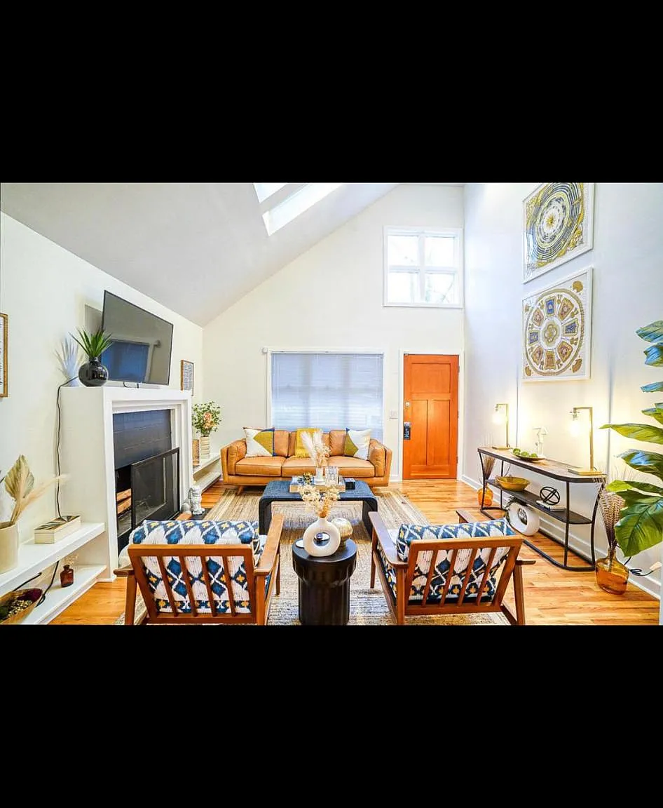 452 Sinclair Ave NE — Photo 2