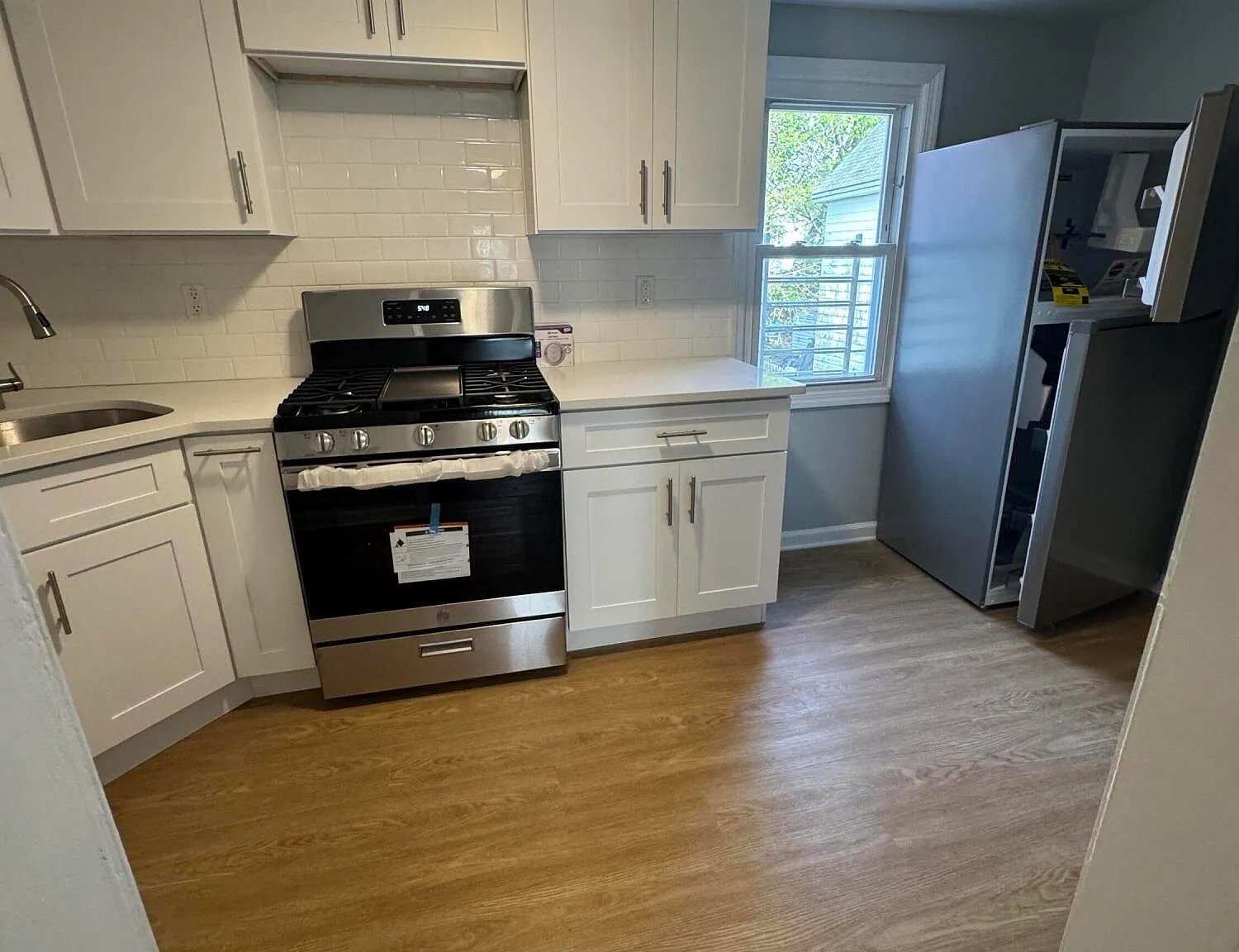 3 bed, 1.0 bath, 2010 sqft, $3,000 — Photo 4