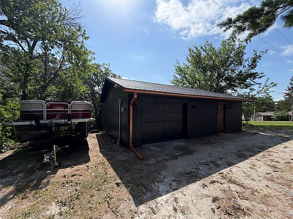 2nd image of 8422 Meadow Wood Dr