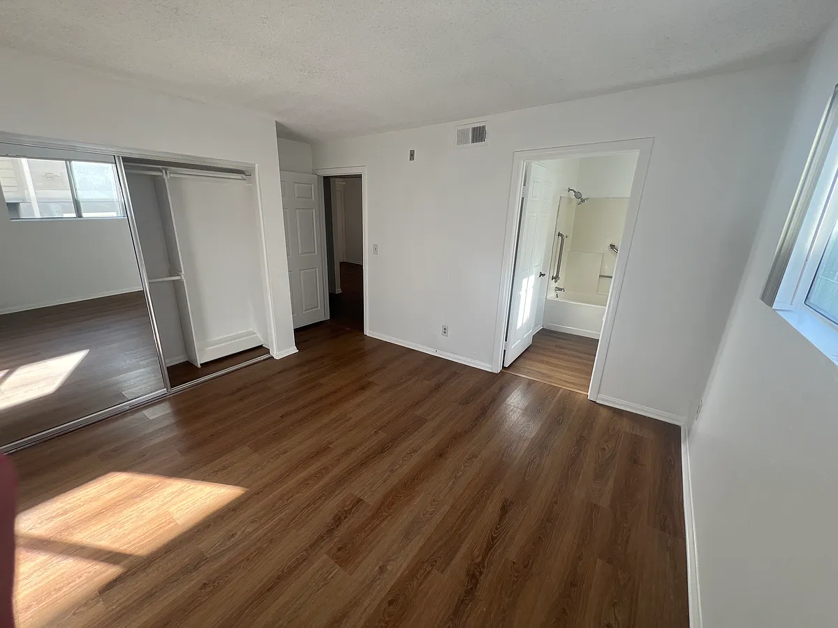 Building Photo - 4184.5 Arch Dr #102