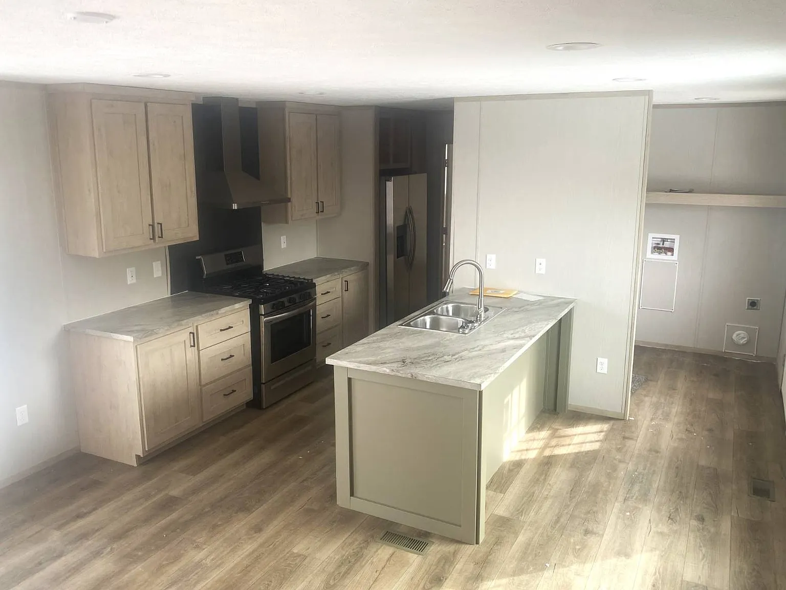 3 bed, 2.0 bath, 1012 sqft, $1,050 — Photo 1