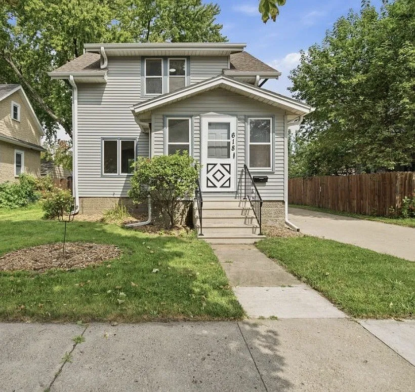 3 bed, 1332 sqft, $2,000 — Photo 1