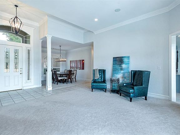4th image of 909 Brazos Dr