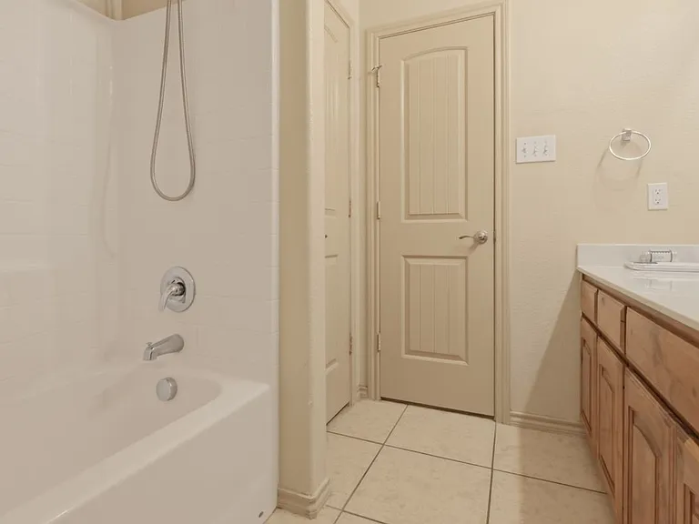 2016 Priscella Dr — Photo 3