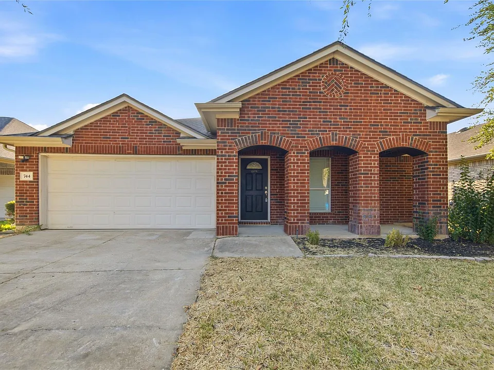 744 Bent Wood Pl