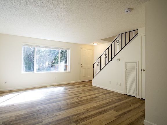4th image of 3595 Cedaroak Dr #17