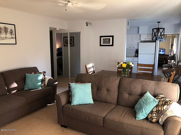 3rd image of 714 Garland Cir APT C