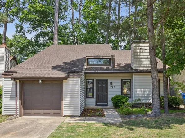714 Ninebark Ct, Newport News, VA 23608