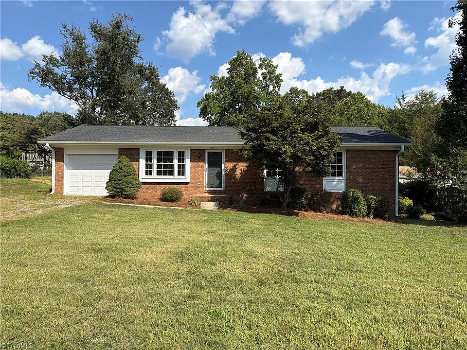 1st image of 3221 Meadow Ln