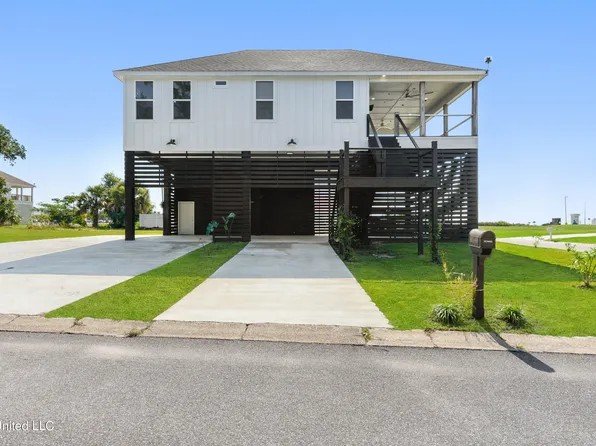 1511 Ellis St, Pass Christian, MS 39571