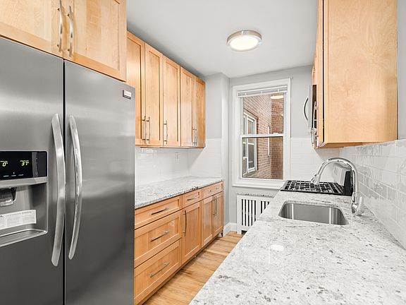 5th image of 1133 Midland Ave #3N
