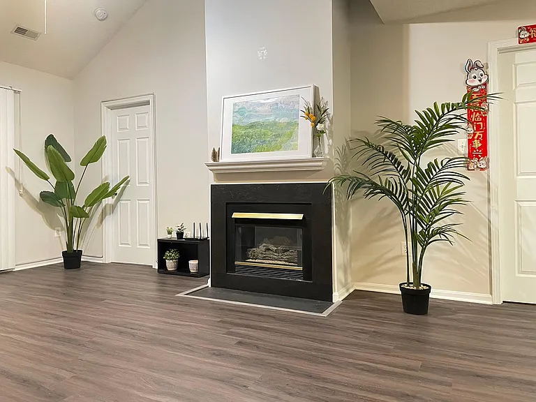 10016 Vanderbilt Cir #9 — Photo 2
