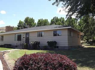 992 Campbell Dr, Prosser, WA 99350