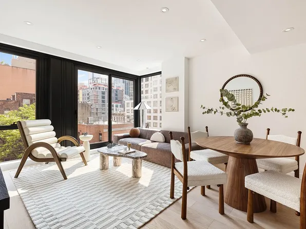 355 W 39th St #6A, New York, NY 10018