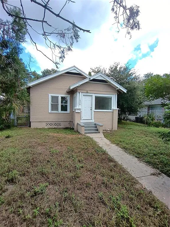 2 bed, 1.0 bath, 918 sqft, $1,595 — Photo 2