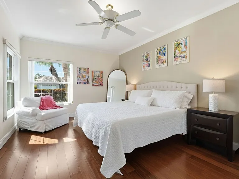 2nd bedroom with king bed