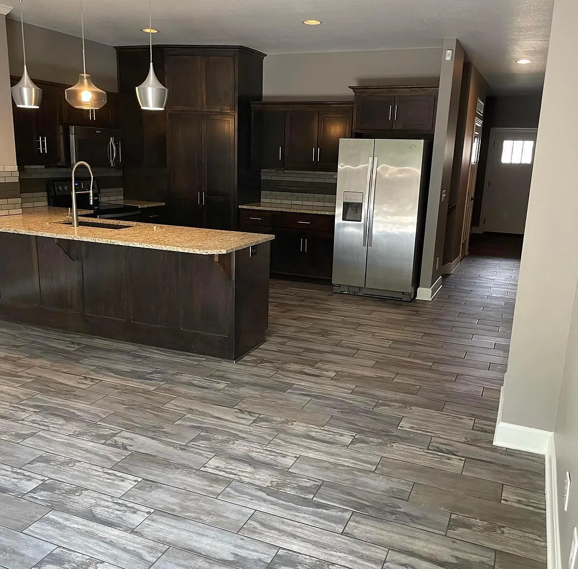 2 bed, 2.5 bath, 2250 sqft, $2,150 — Photo 1
