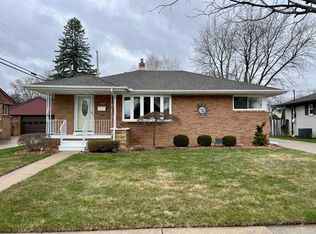 1902 S Sherman St, Bay City, MI 48708