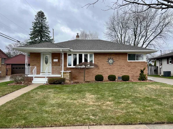 1902 S Sherman St, Bay City, MI 48708