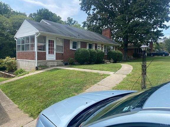 2nd image of 117 Hollywood Dr