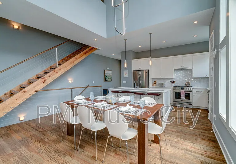 936 Southside Pl — Photo 9