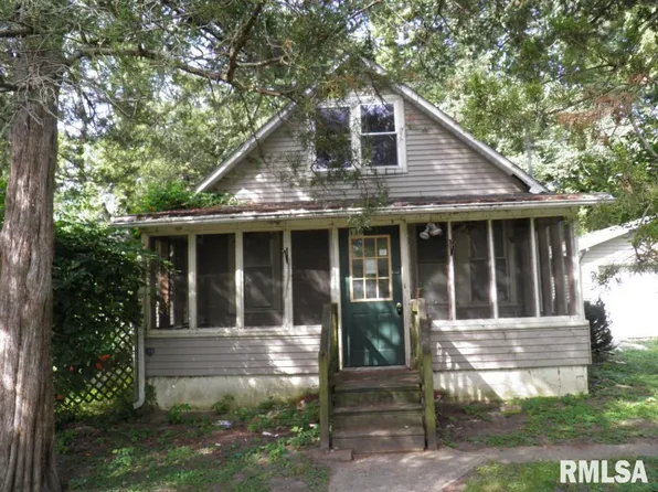 110 8th St S, Cordova, IL 61242