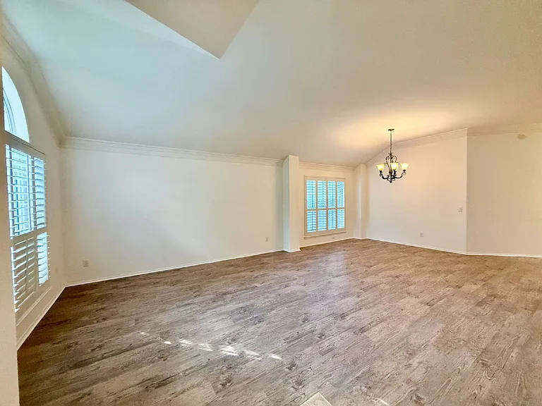 6106 Skahan Ln — Photo 24