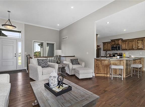 3rd image of 10904 N Crystal Ave