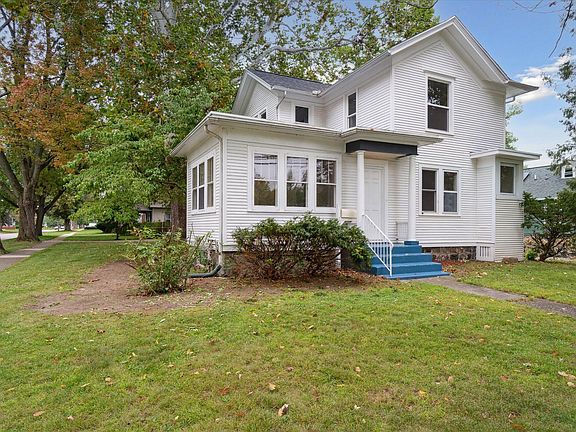 2nd image of 901 W Franklin St
